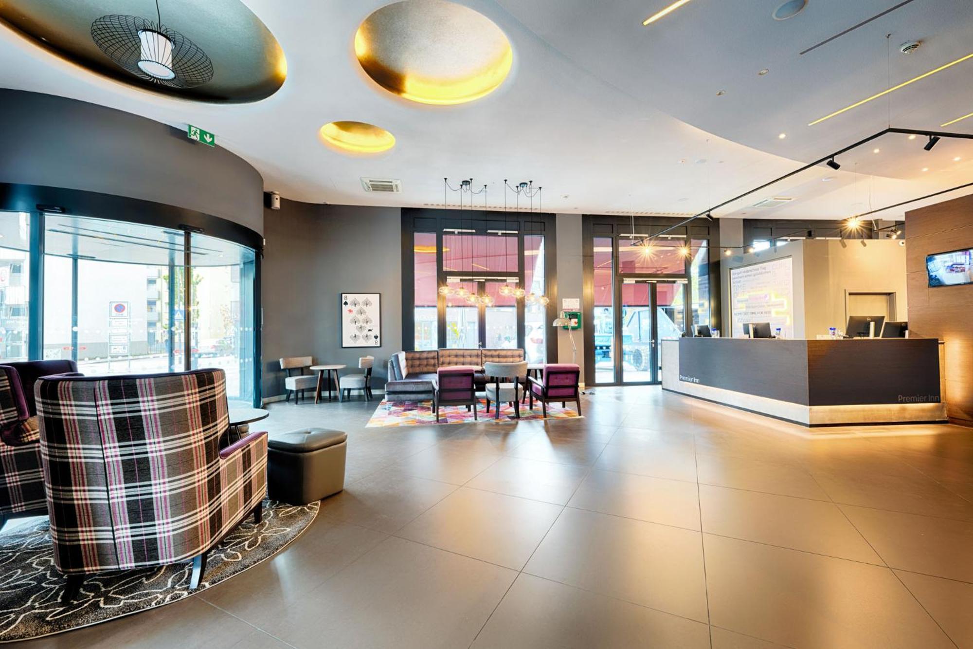 Premier Inn Heilbronn City Centre Bagian luar foto